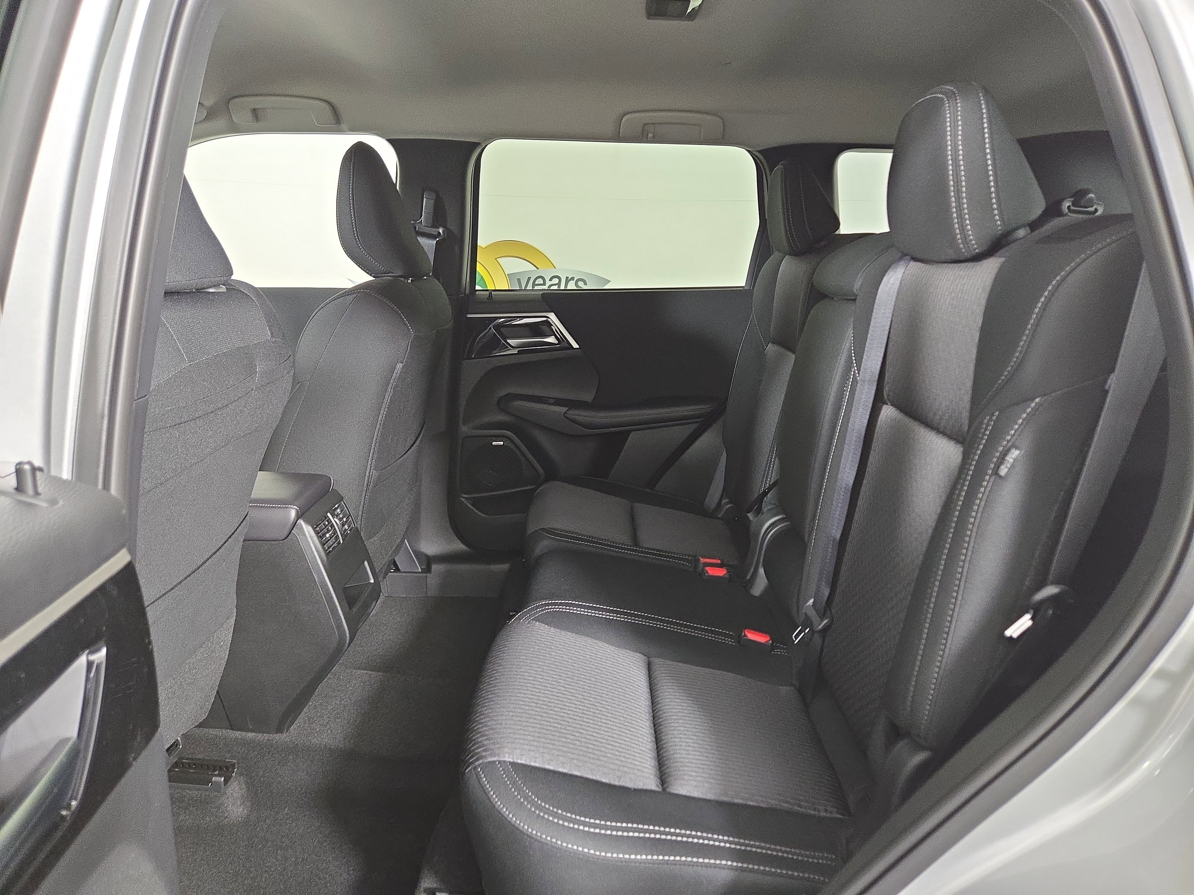 New 2026 Mitsubishi Outlander ES image 11