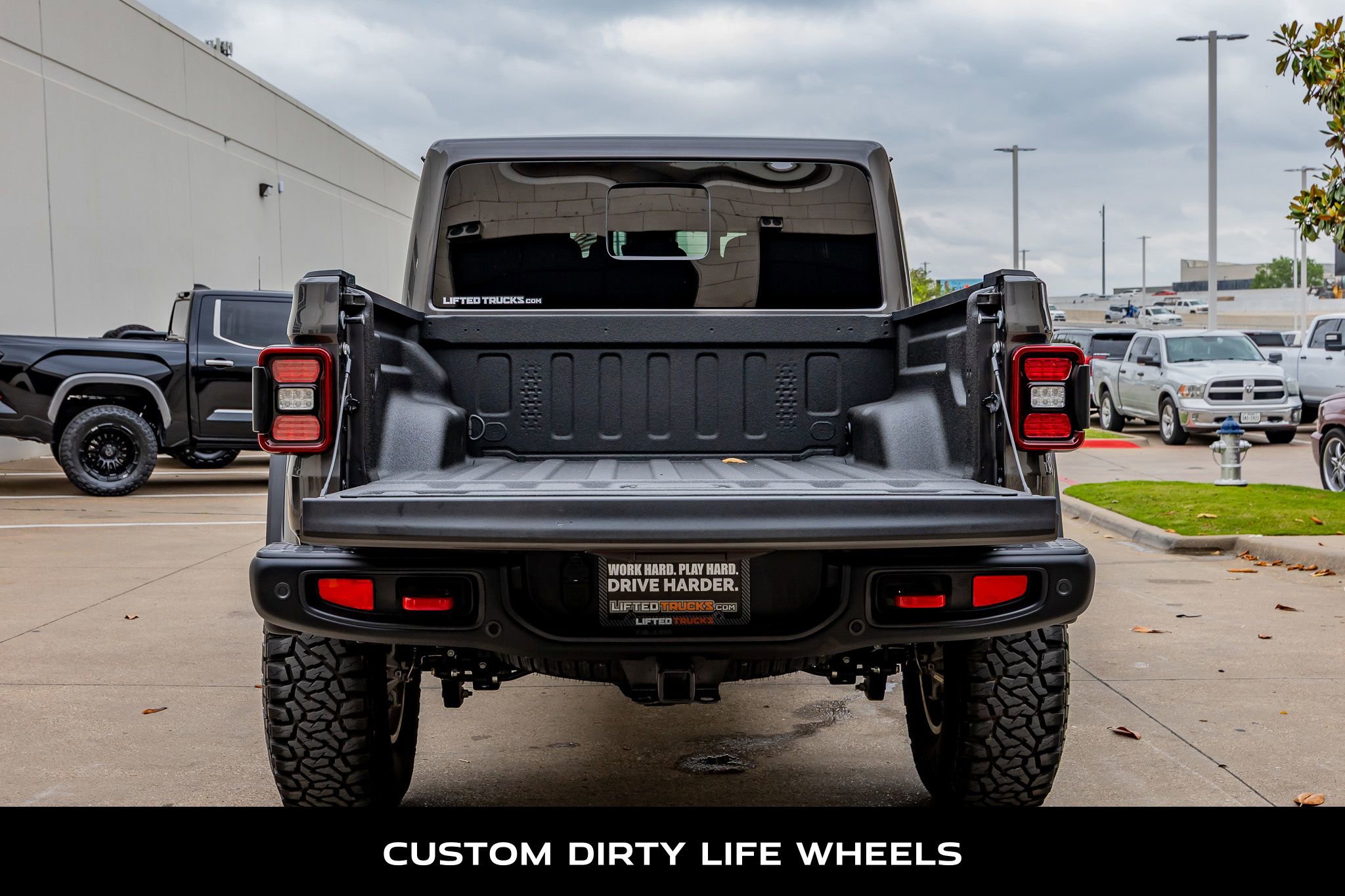 Used 2024 Jeep Gladiator Rubicon AWD/4WD image 8