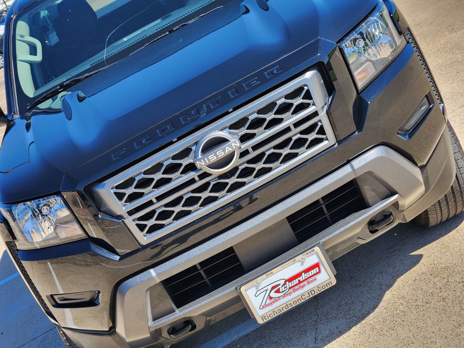 Used 2023 Nissan Frontier SV w/ Technology Package image 14