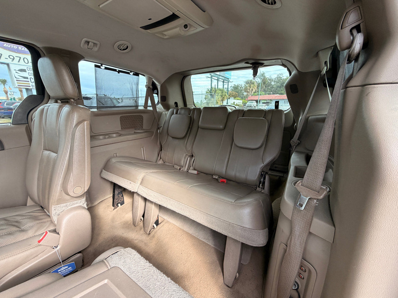 Used 2013 Chrysler Town & Country Touring-L w/ Premium Group image 9