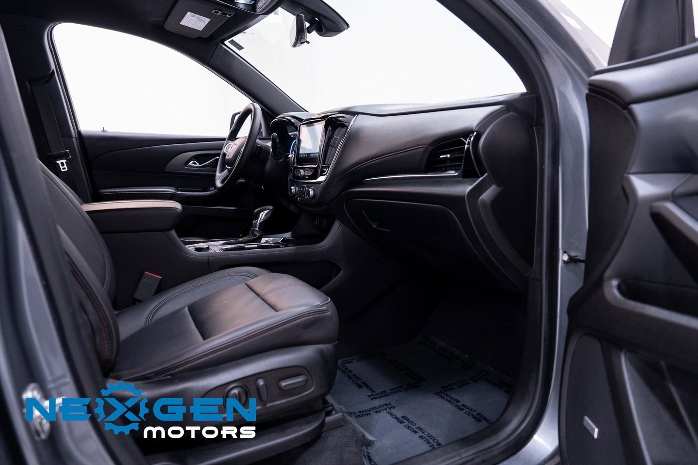 Used 2023 Chevrolet Traverse RS w/ LPO, Floor Liner Package image 53