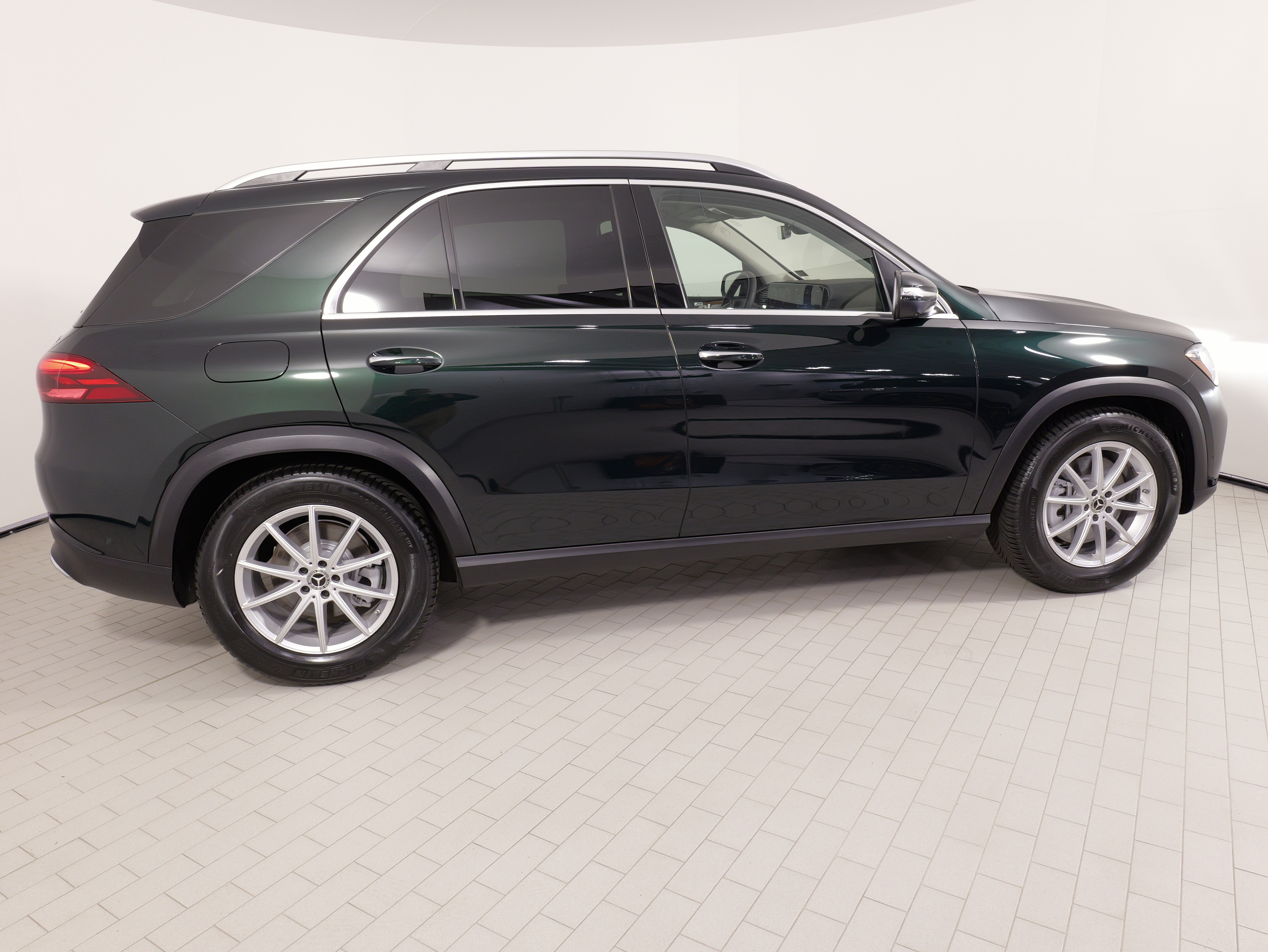 Used 2024 Mercedes-Benz GLE 450 4MATIC image 9