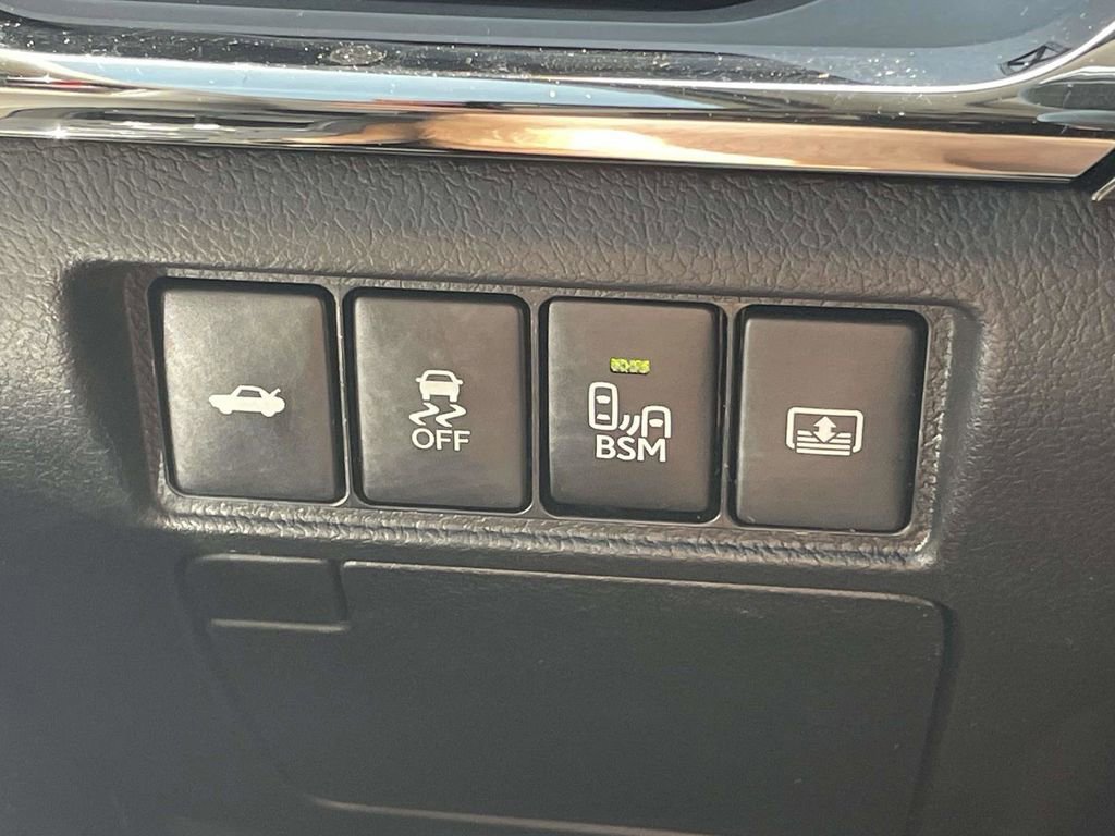 Used 2013 Toyota Avalon Limited FWD image 28