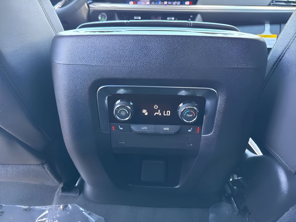 Used 2026 Chevrolet Tahoe Premier AWD/4WD image 24