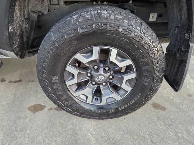 Used 2022 Toyota Tacoma TRD Off-Road image 13