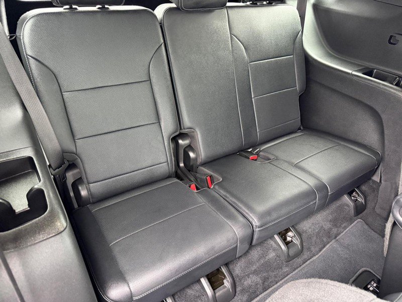 Used 2025 Chevrolet Traverse LT image 11