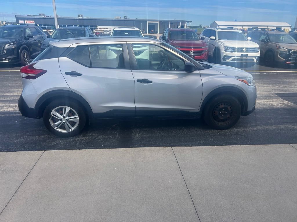 Used 2020 Nissan Kicks S FWD image 3