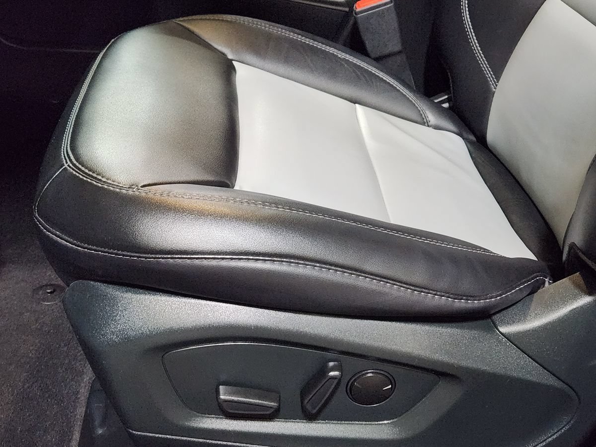 Used 2023 Ford Explorer XLT w/ Equipment Group 202A RWD image 45