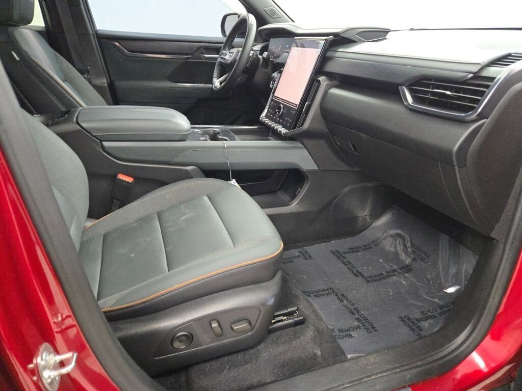 Used 2024 GMC Acadia AT4 image 7