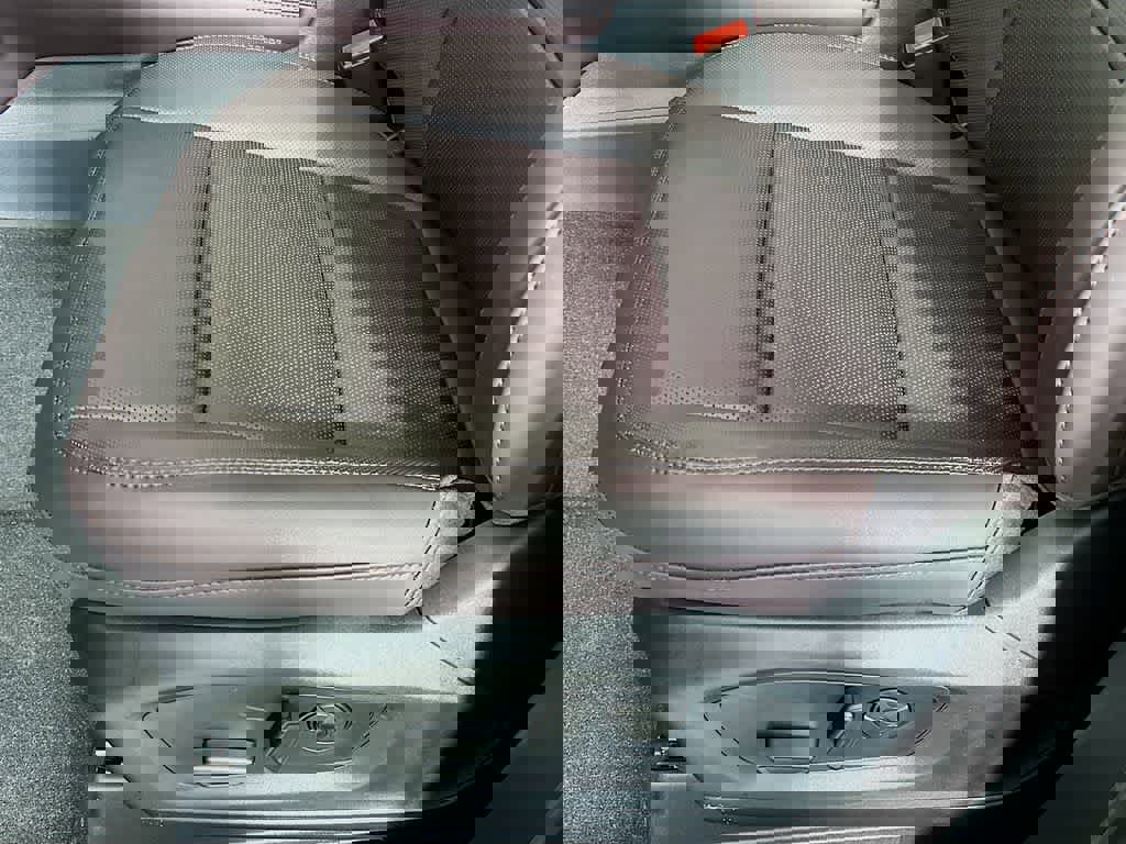 New 2025 Ford Explorer Platinum image 31