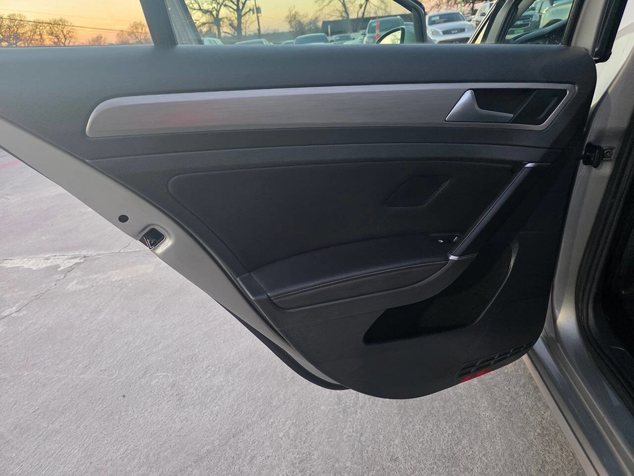 Used 2015 Volkswagen Golf S image 20