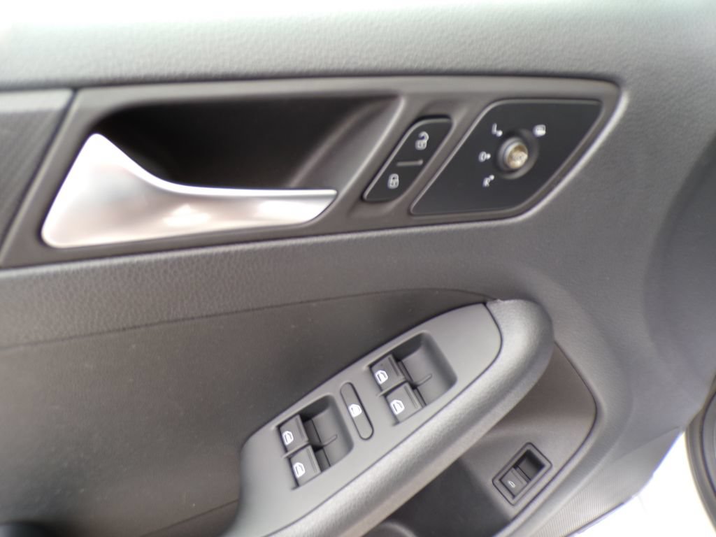 Used 2013 Volkswagen Jetta Sedan FWD image 22