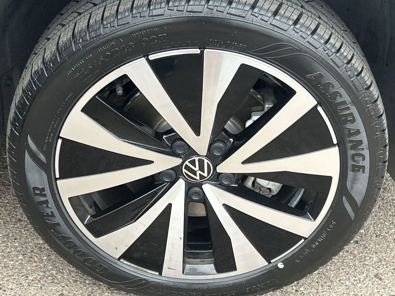 Used 2023 Volkswagen Taos SE image 6