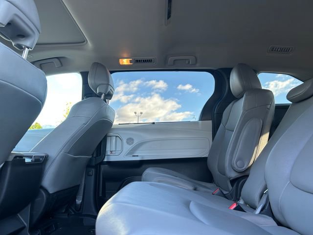 Used 2025 Toyota Sienna XLE image 30