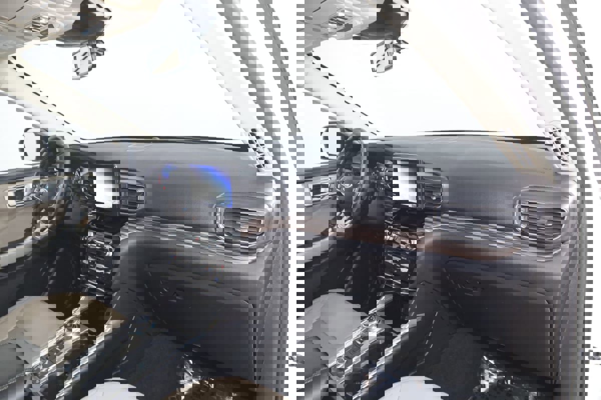 Used 2021 Ford Explorer Limited w/ Equipment Group 301A image 45