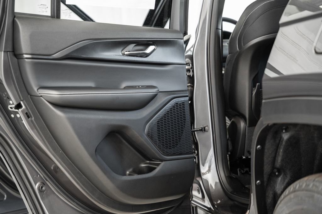 New 2025 Jeep Grand Cherokee Laredo X w/ Luxury Tech Group I image 35