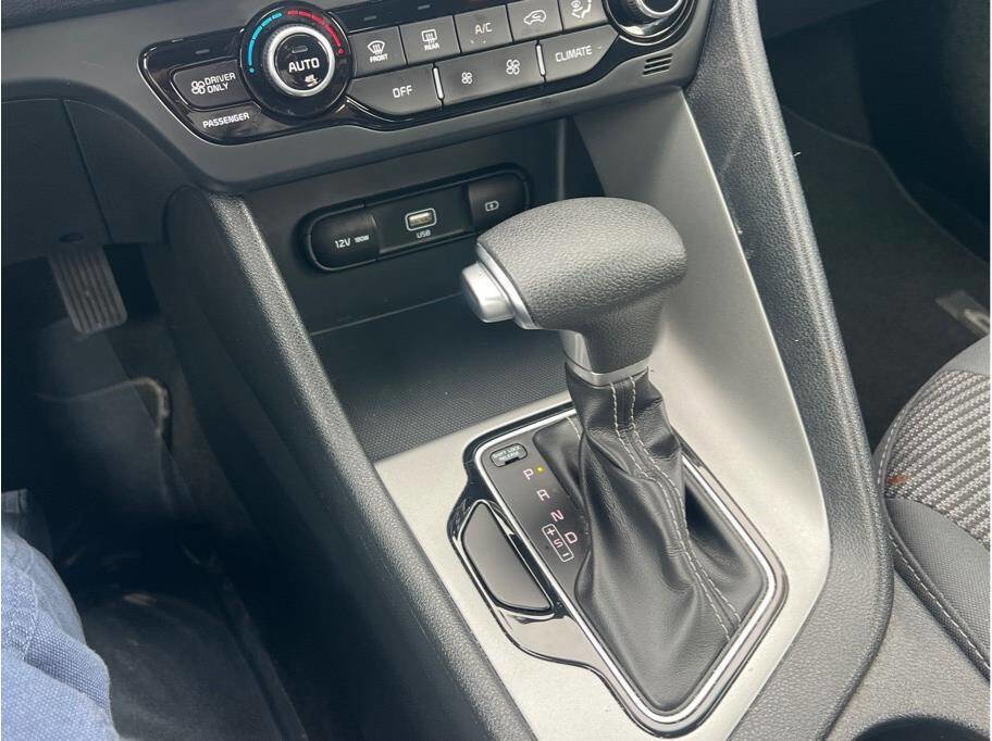 Used 2021 Kia Niro LX image 25