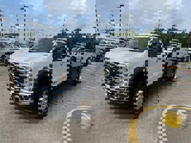 New 2025 Ford F550 4x4 SuperCab Super Duty image 3