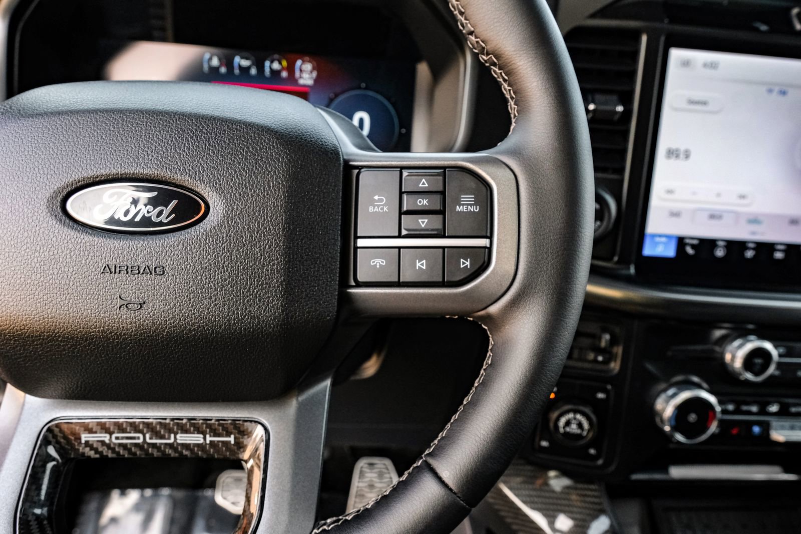 Used 2025 Ford F150 Lariat w/ Equipment Group 502A High image 17