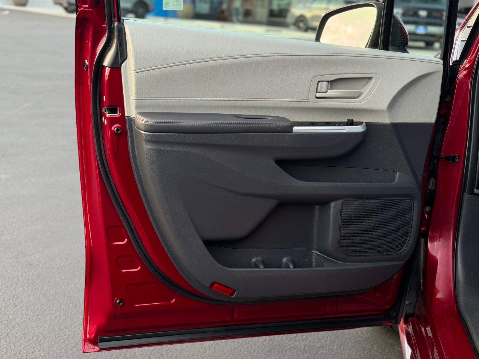 Used 2022 Toyota Sienna LE image 12