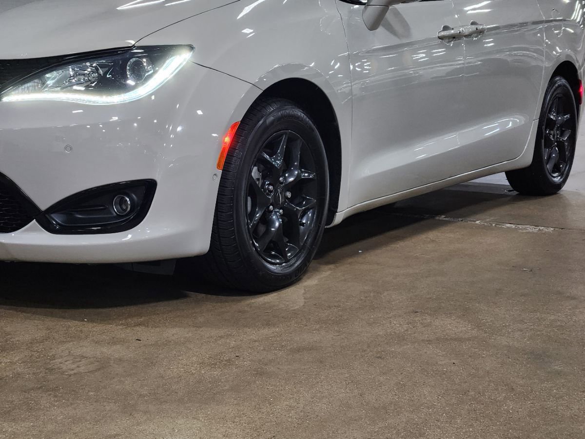 Used 2020 Chrysler Pacifica Limited w/ Advanced Safetytec Group image 17