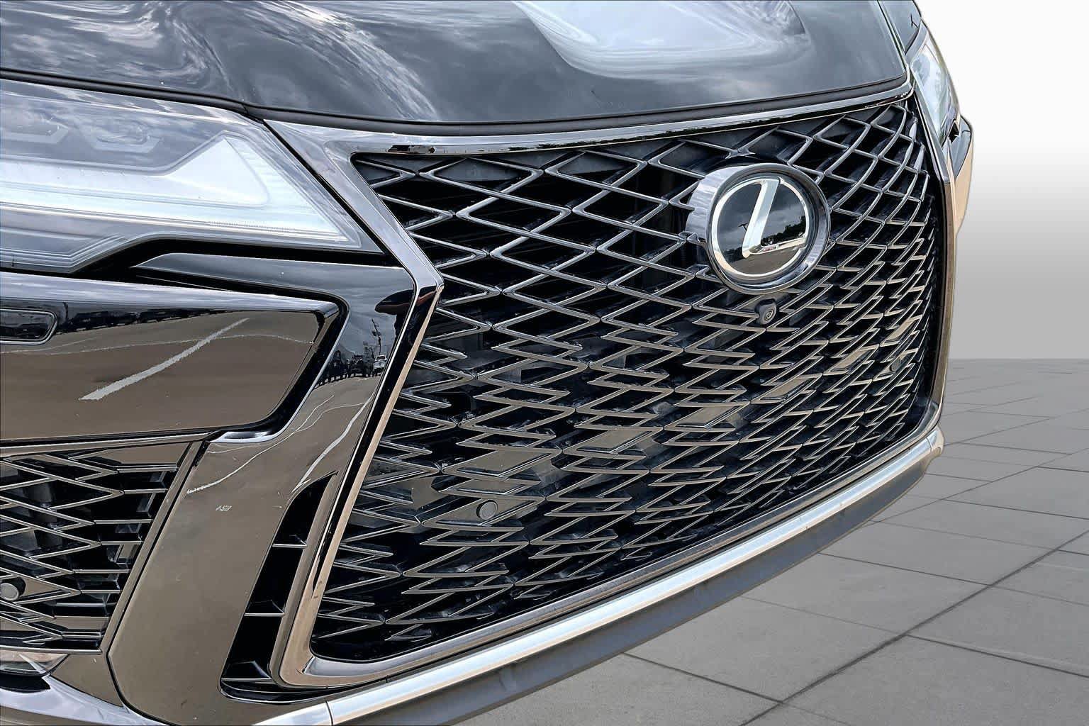 Used 2023 Lexus LX 600 F Sport w/ Accessory Package (Z1) AWD/4WD image 30