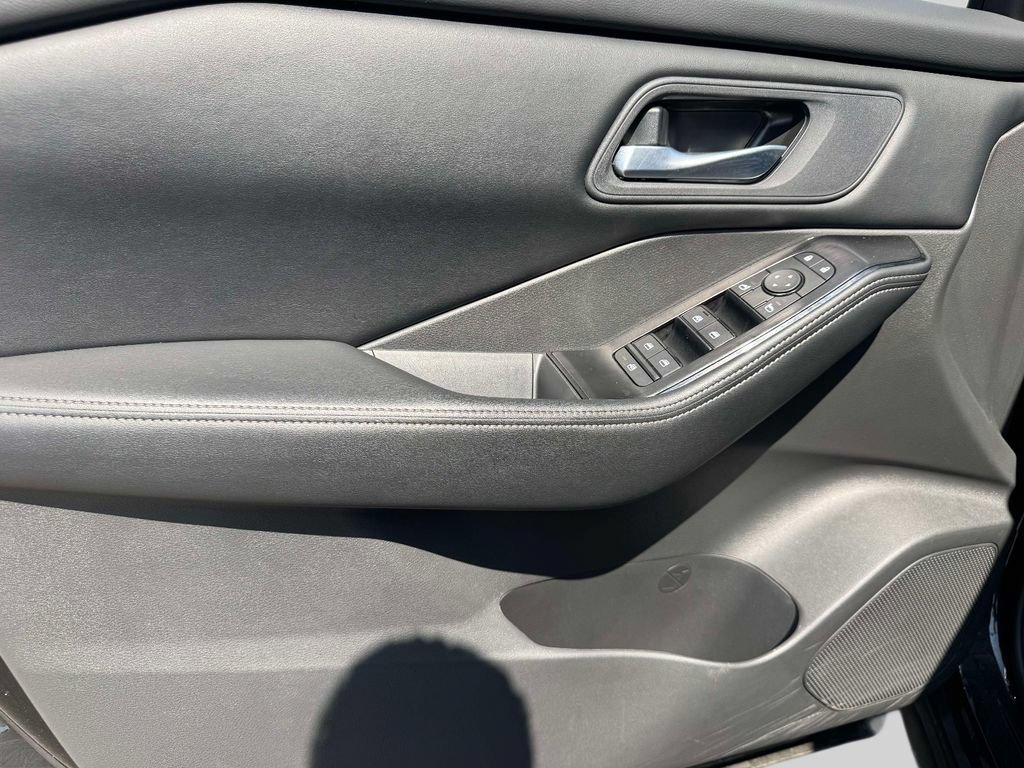 Certified 2026 Nissan Rogue SV AWD/4WD image 15