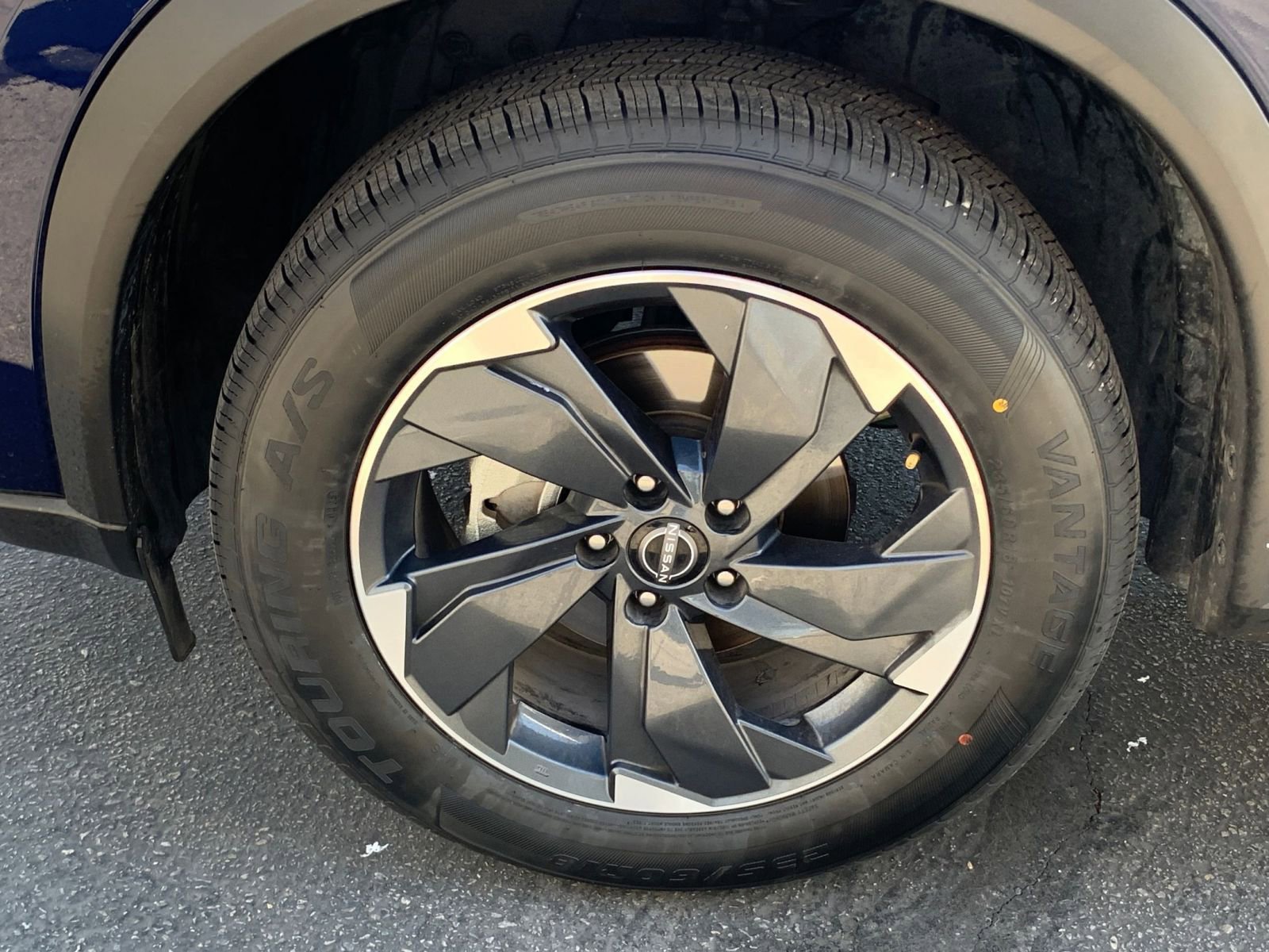 Used 2024 Nissan Rogue SV image 32