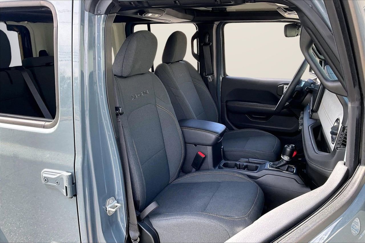 Used 2024 Jeep Wrangler Unlimited Sahara image 23