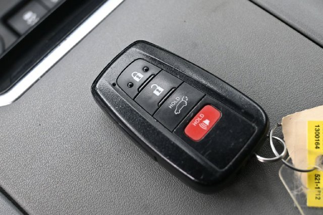 Used 2022 Toyota Highlander LE AWD/4WD image 25