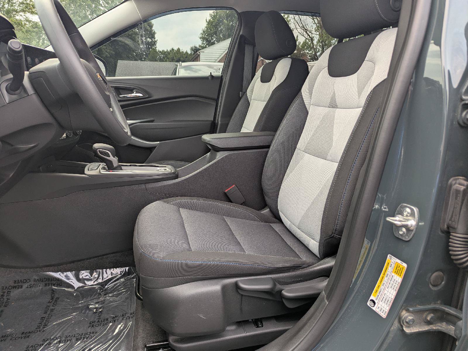 Used 2025 Chevrolet Trax LS w/ LS Convenience Package FWD image 24