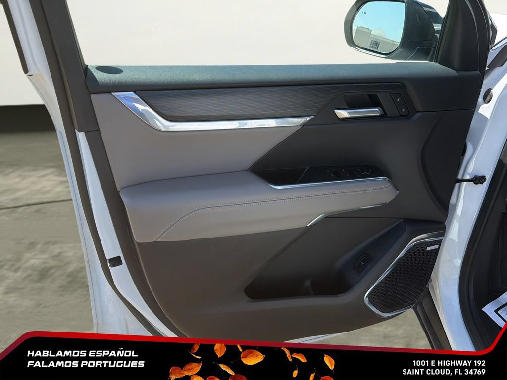 Certified 2026 GMC Acadia Elevation w/ Elevation Premium Package FWD image 12