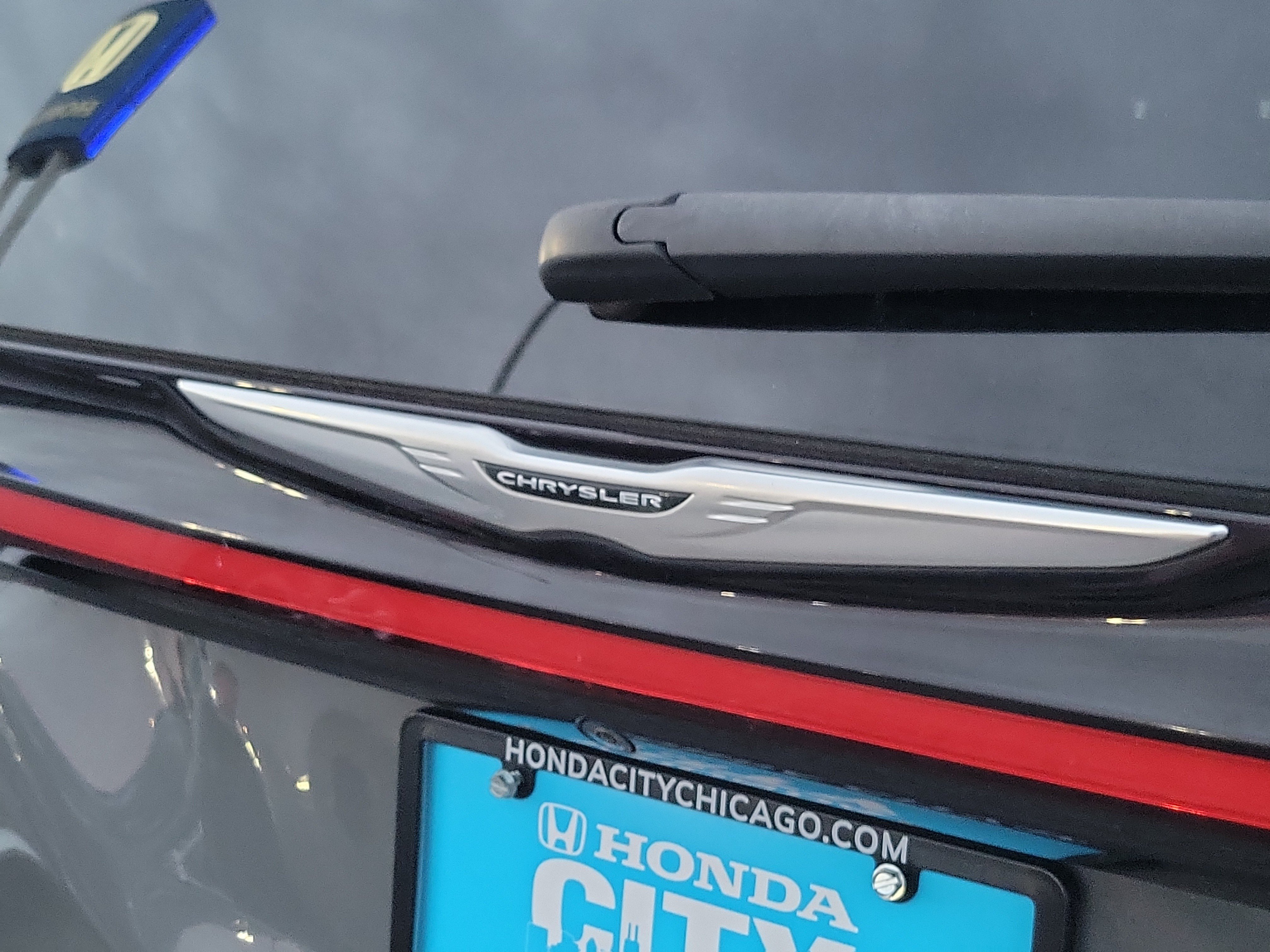 Used 2023 Chrysler Pacifica Touring-L FWD image 7