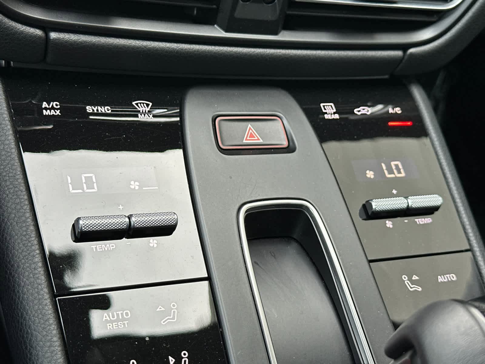 Certified 2025 Porsche Macan AWD/4WD image 23