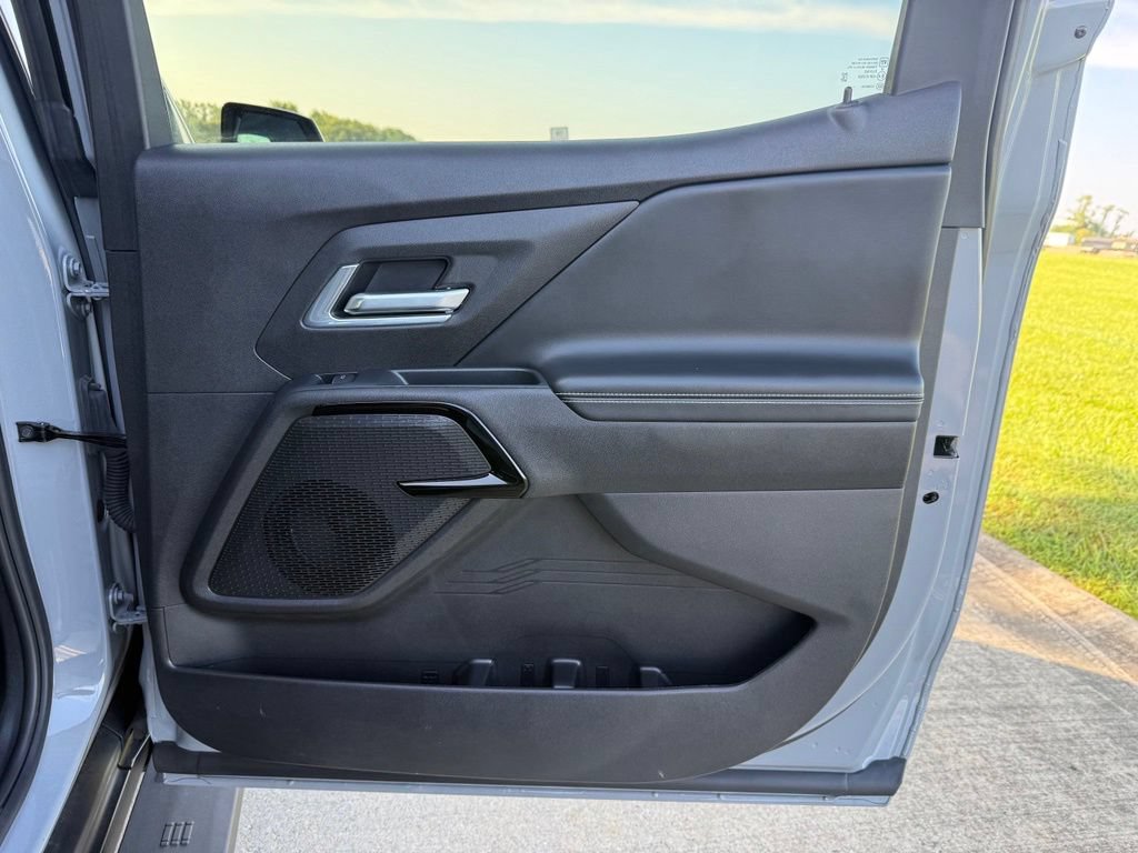 Used 2025 Chevrolet Silverado EV LT AWD/4WD image 15