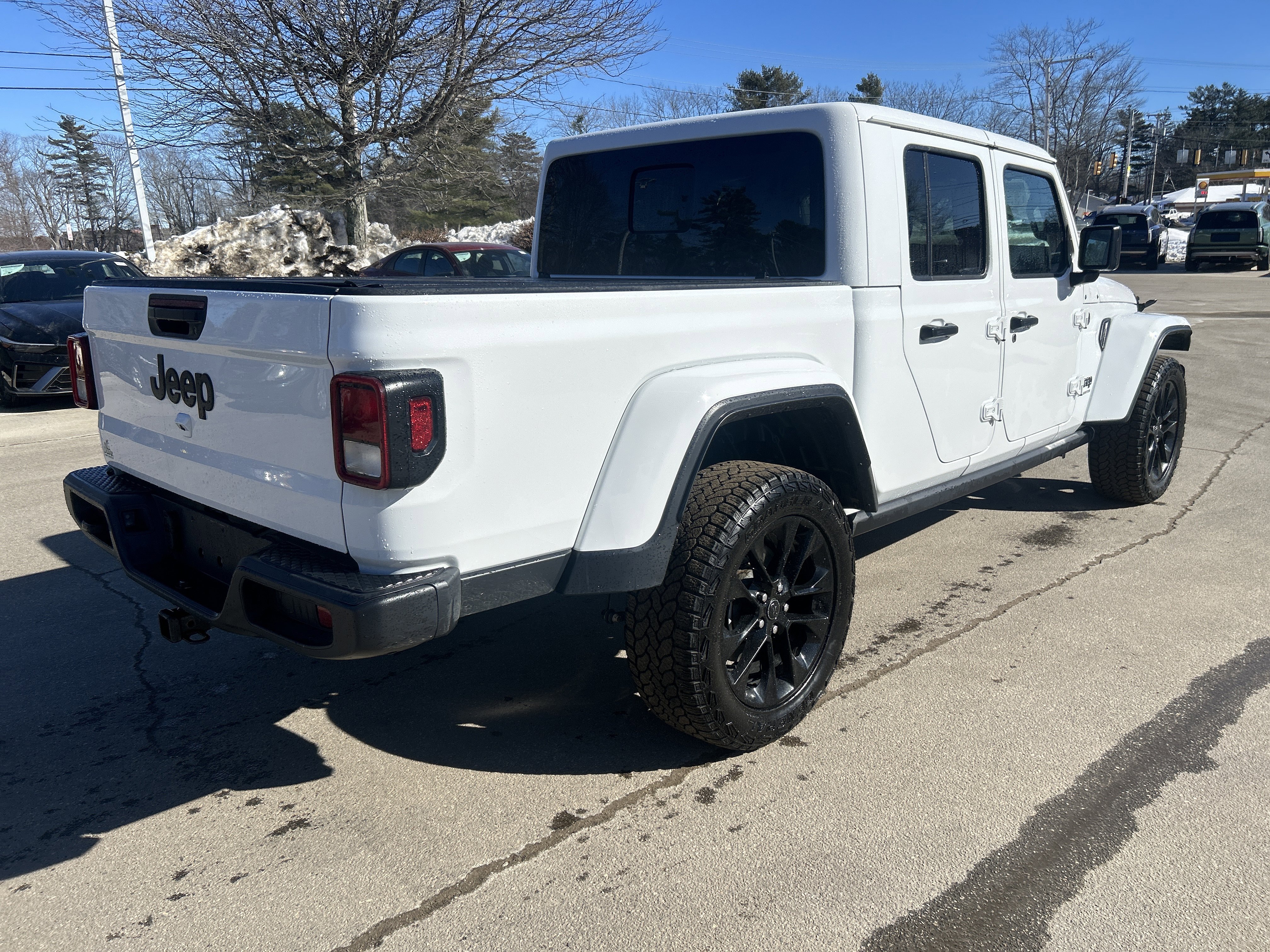 Used 2025 Jeep Gladiator Sport image 5