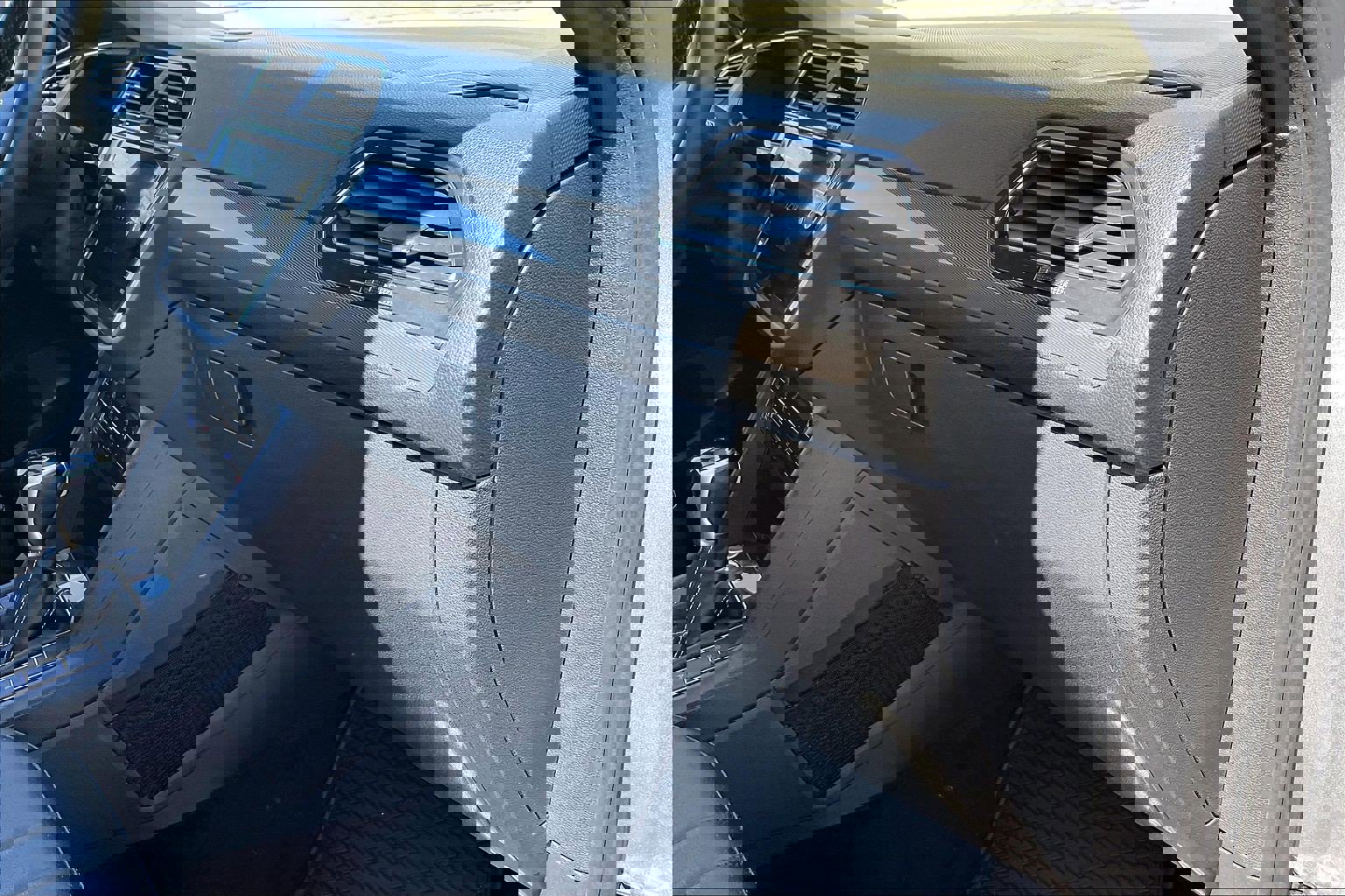 Certified 2023 Volkswagen Tiguan SE R-Line image 16