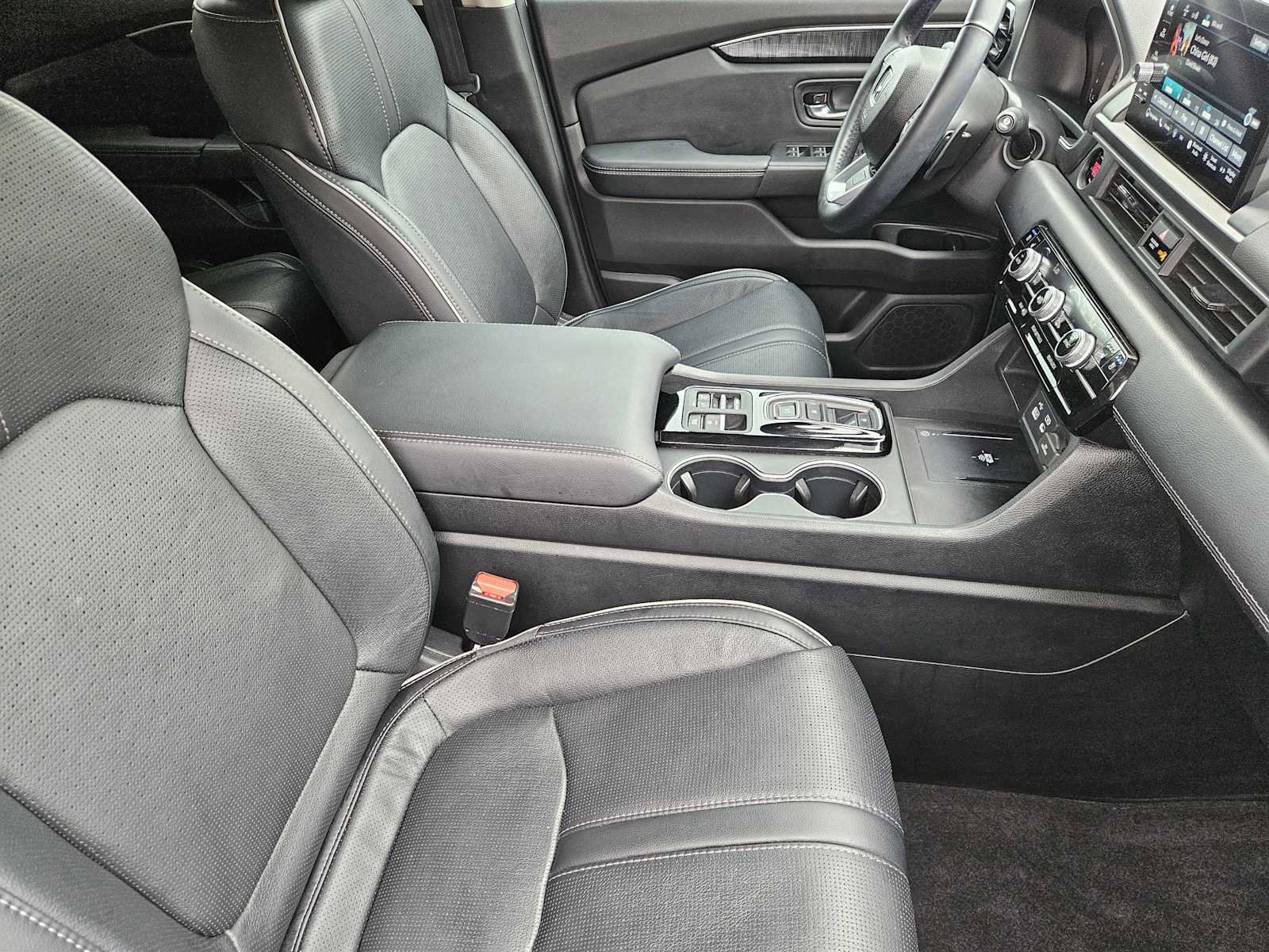 Used 2023 Honda Pilot Elite image 14