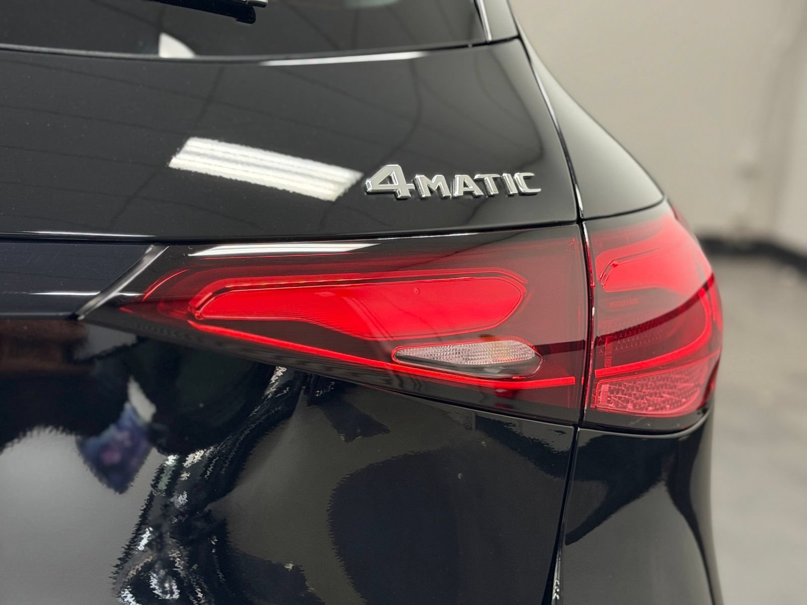 Used 2025 Mercedes-Benz GLC 350e 4MATIC image 15