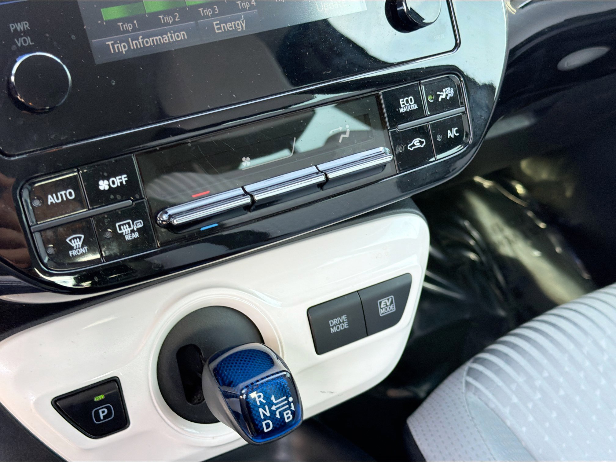 Used 2017 Toyota Prius Two image 30