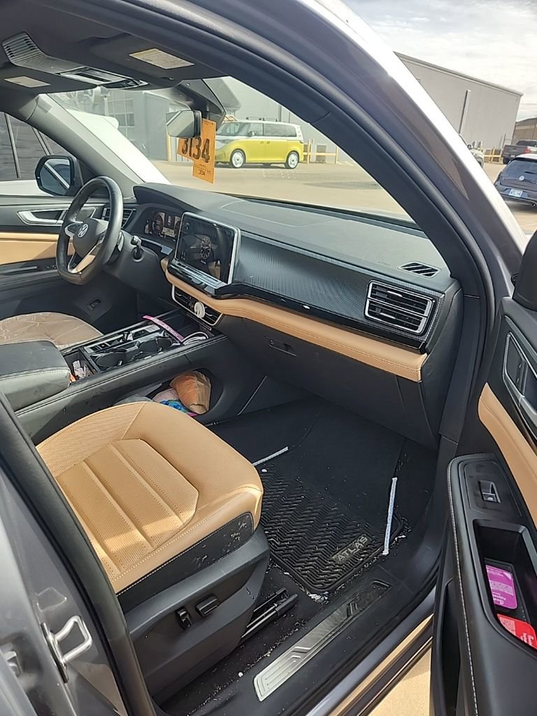 Used 2024 Volkswagen Atlas Cross Sport SEL R-Line image 8