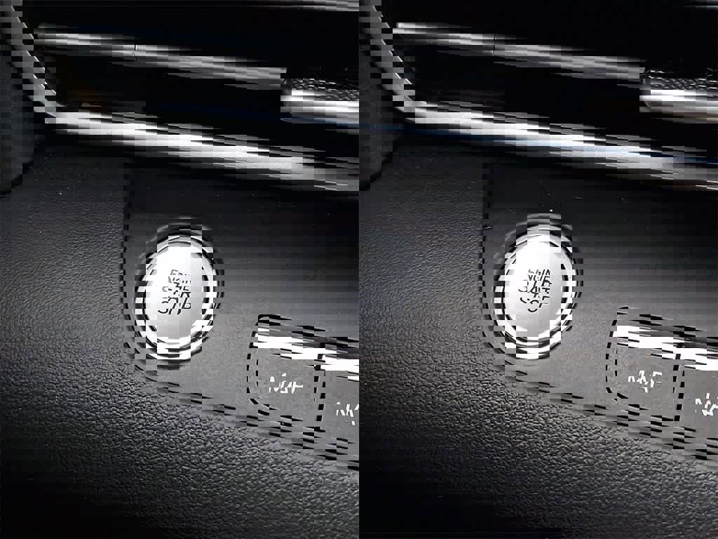 Used 2025 Hyundai Elantra Limited image 21