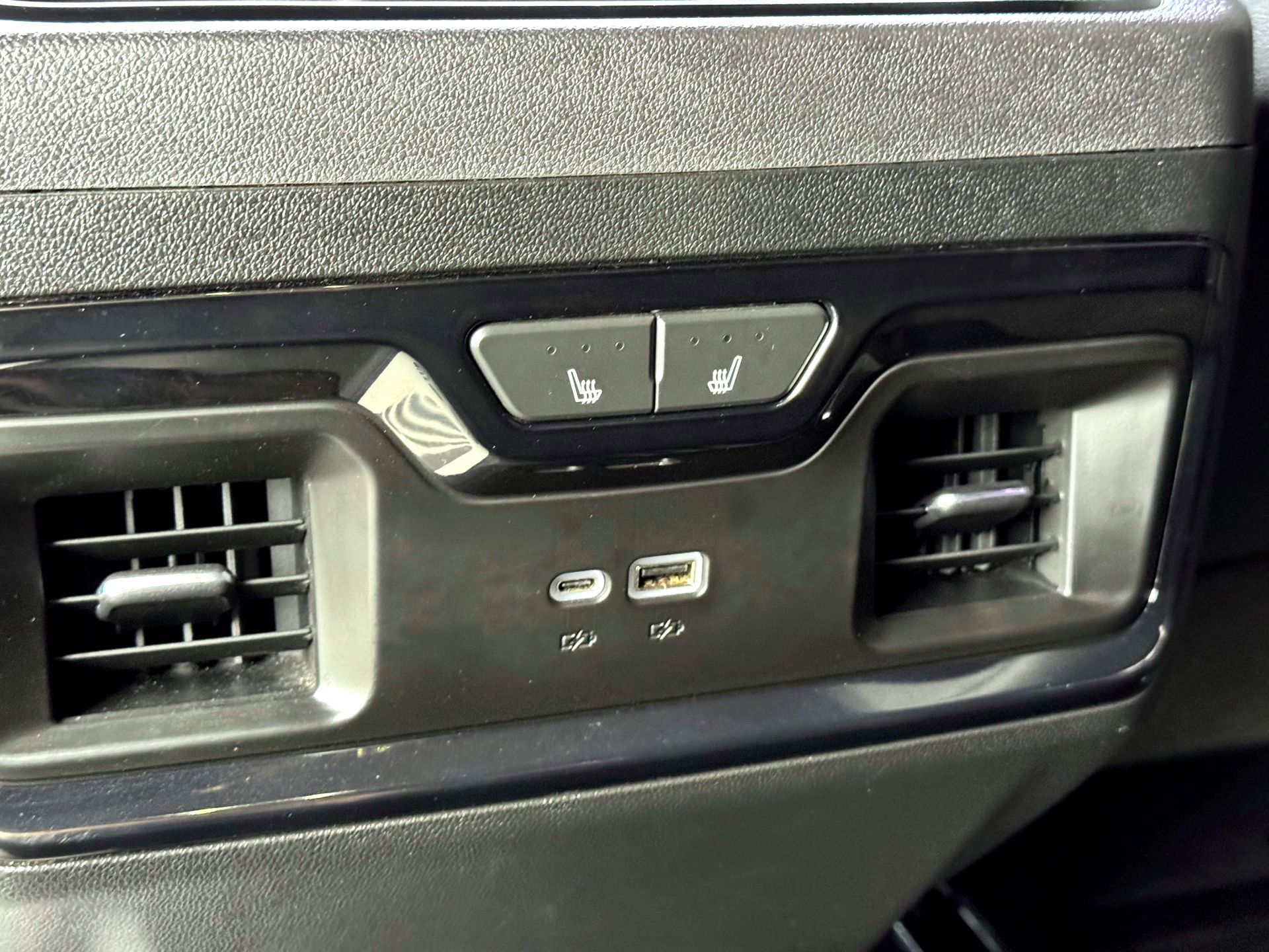 Used 2024 GMC Sierra 1500 AT4 w/ Technology Package AWD/4WD image 23