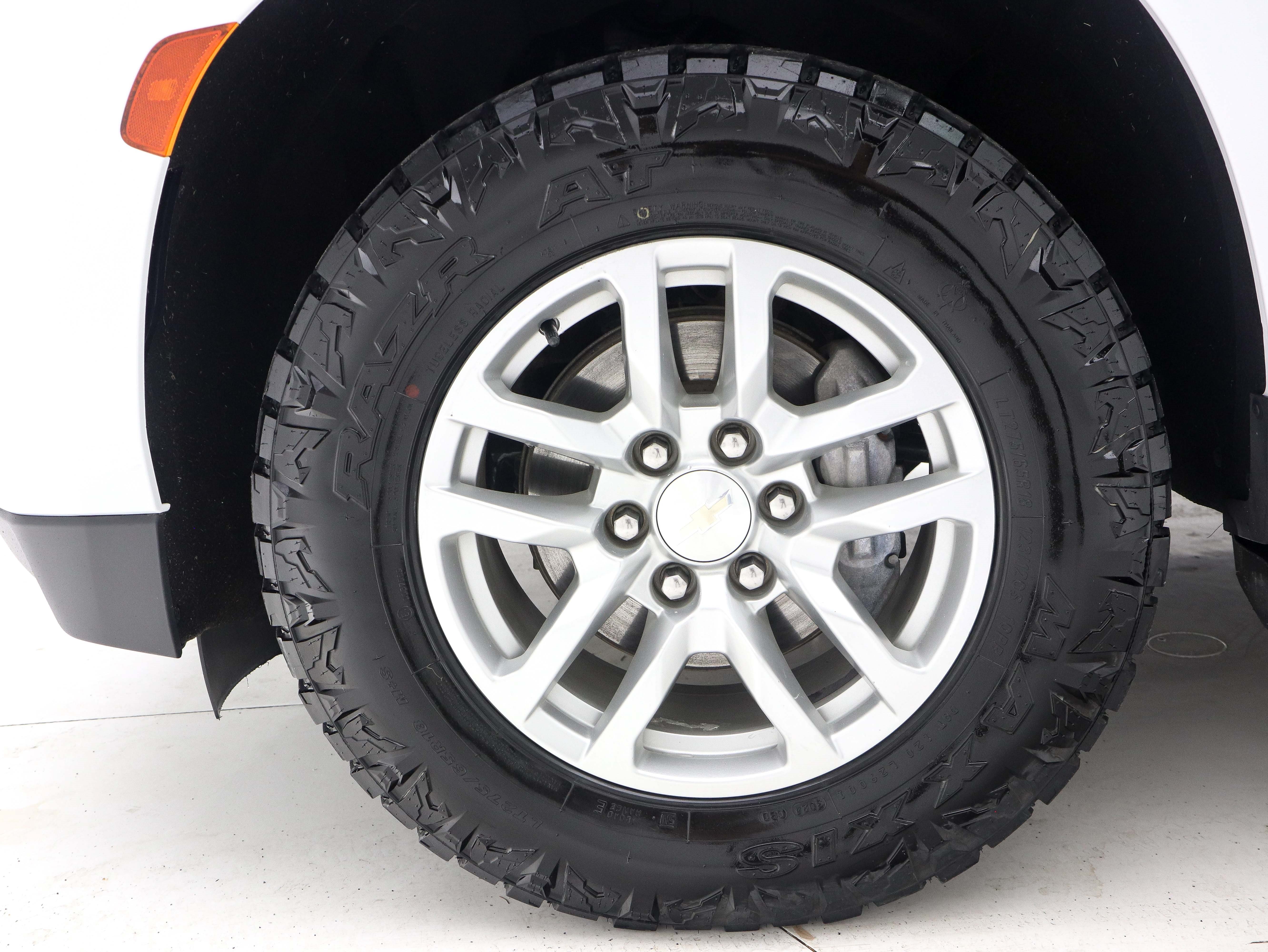 Used 2023 Chevrolet Suburban LT AWD/4WD image 32