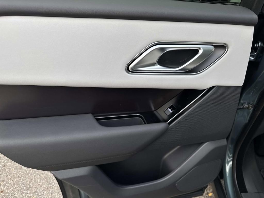 New 2026 Land Rover Range Rover Velar Dynamic SE image 12