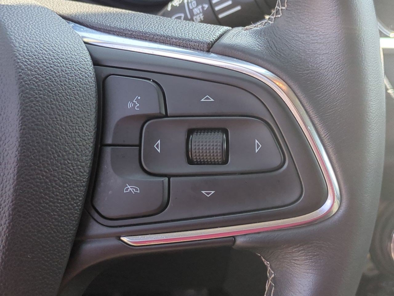 Used 2023 Buick Encore GX Select w/ Sport Touring Package FWD image 20