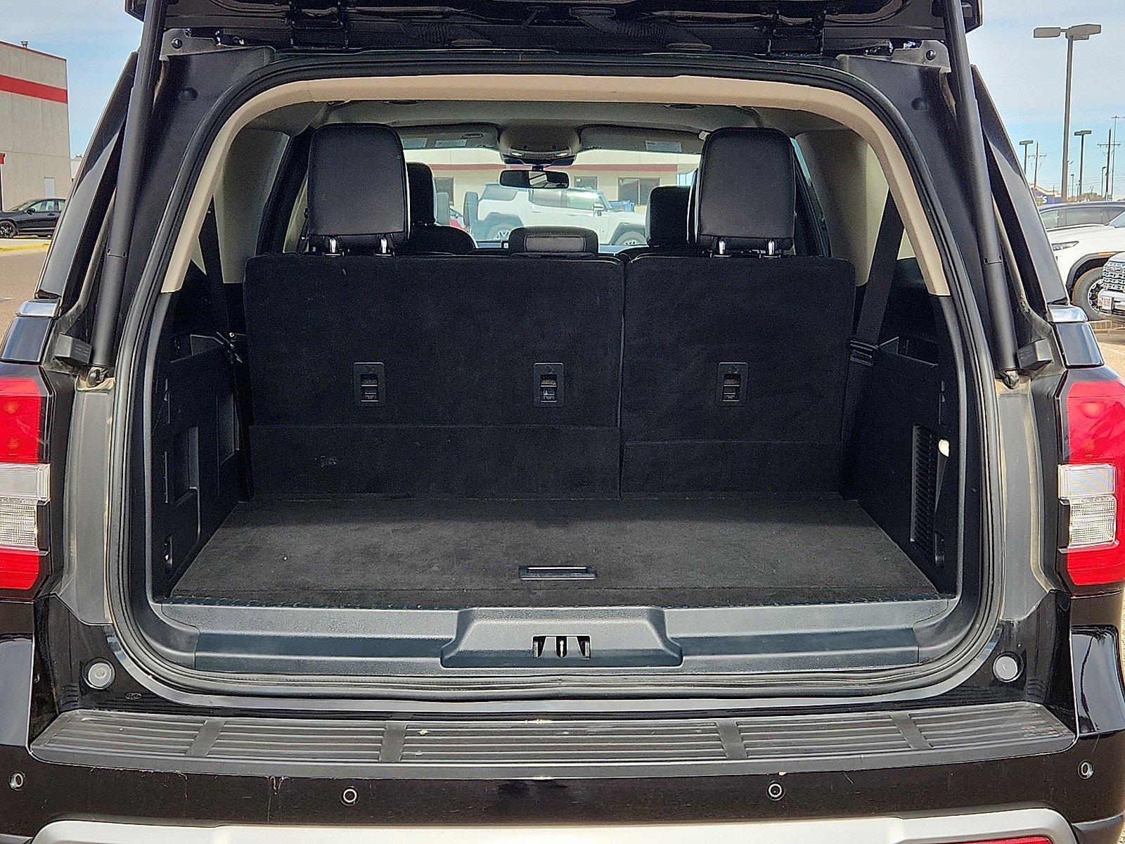 Used 2024 Ford Expedition Max XLT image 10