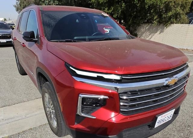 Used 2024 Chevrolet Traverse LT image 2