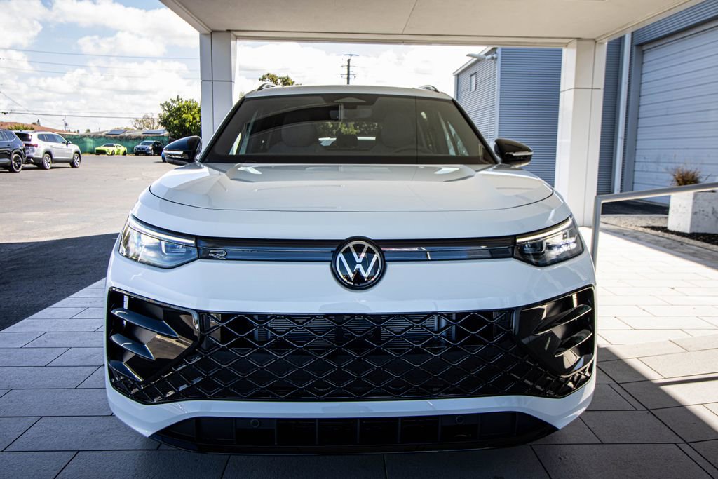 New 2026 Volkswagen Tiguan SE R-Line FWD image 11