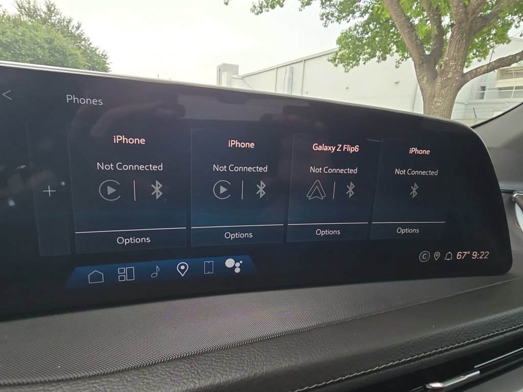 Used 2024 Cadillac XT4 Luxury w/ Cold Weather Package FWD image 21